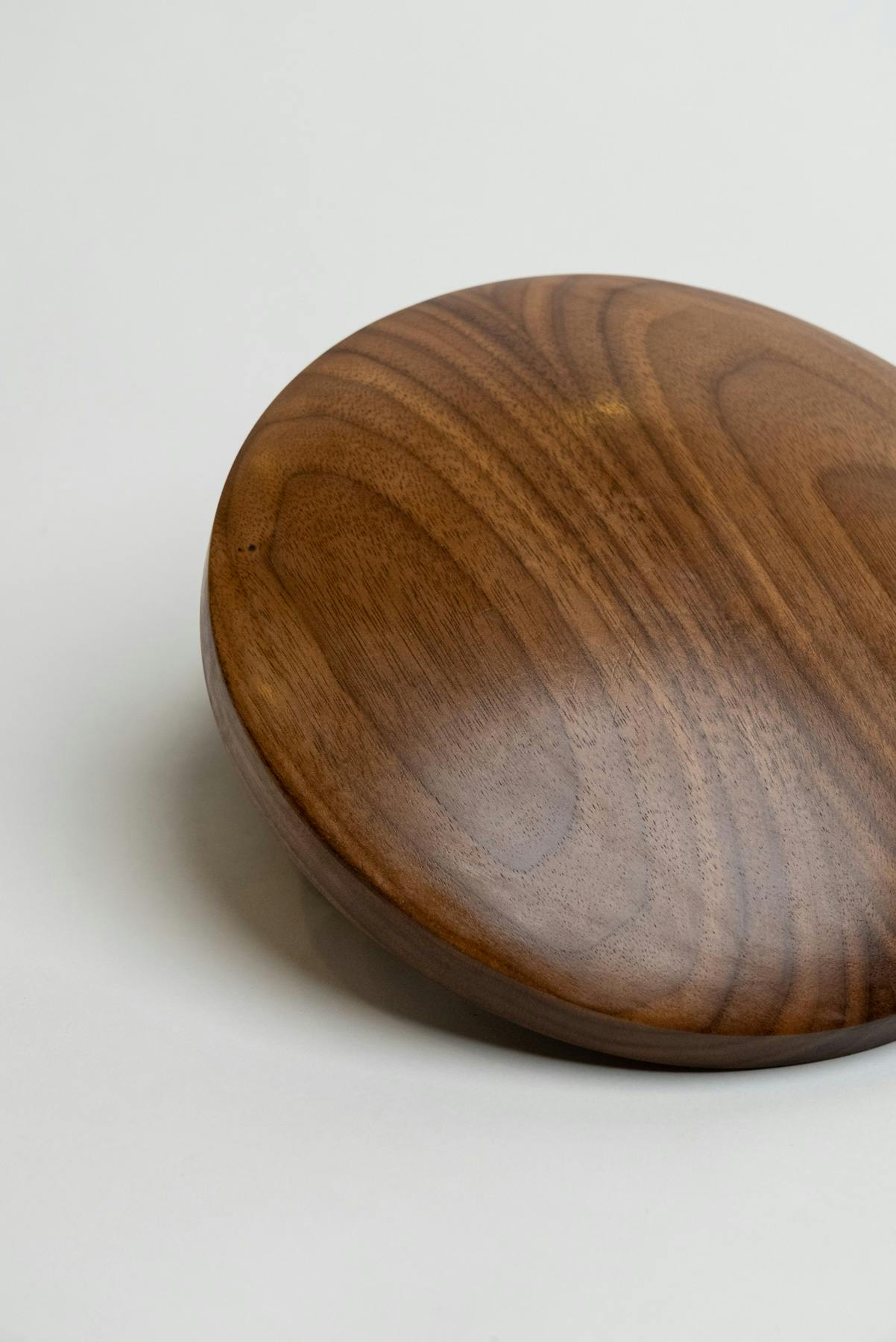 Close-up of the top of the walnut disc.