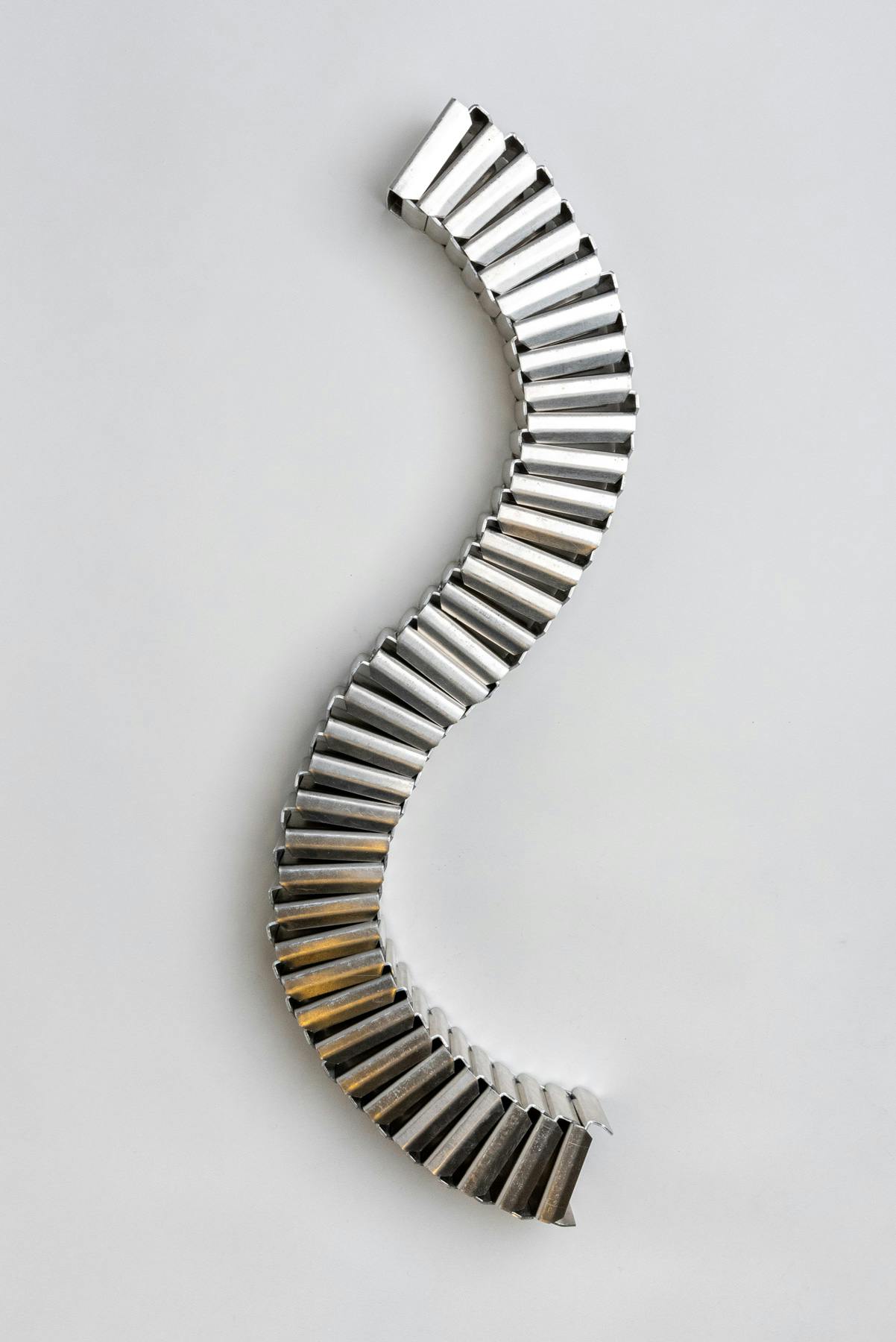 The long string of clips curved into a backward S-shape.